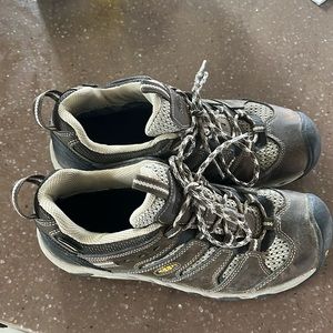 Keen hiking shoes. Size 9. Brown. Great used condition. Lots of life left.